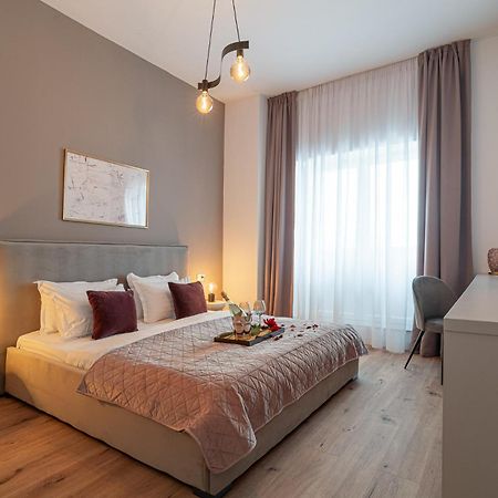 Loggia & Luxe 5Br Penthouse In Universitatii Area Bucureşti Exterior foto