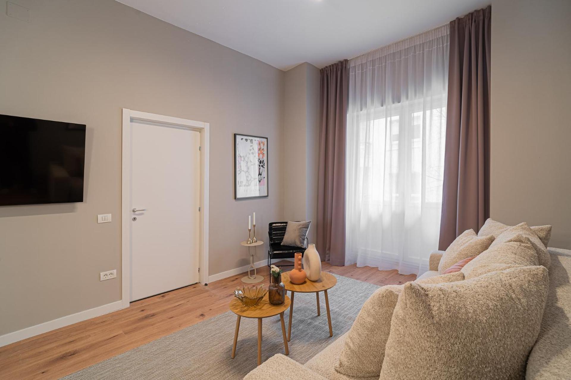 Loggia & Luxe 5Br Penthouse In Universitatii Area Bucureşti Exterior foto