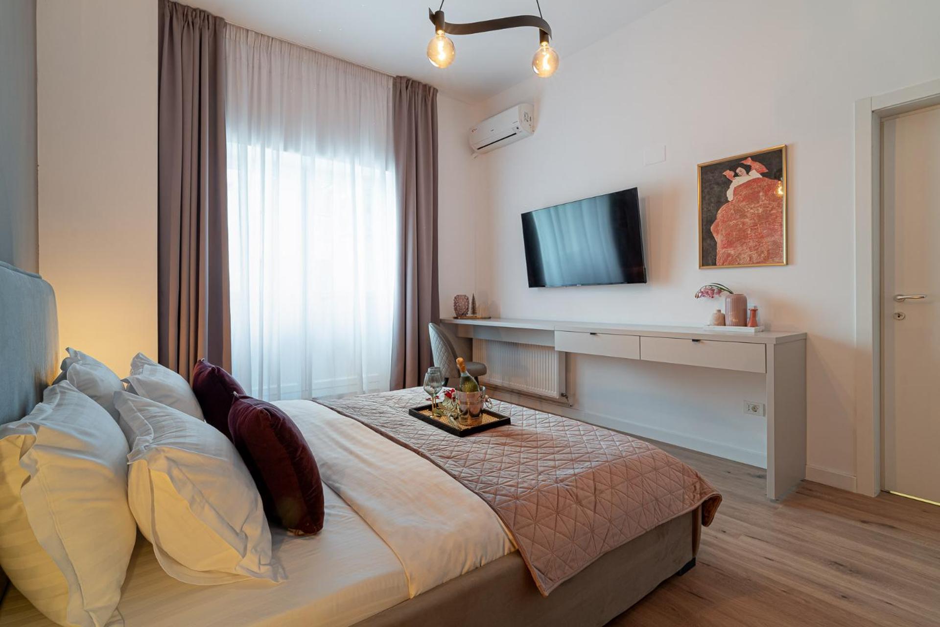 Loggia & Luxe 5Br Penthouse In Universitatii Area Bucureşti Exterior foto