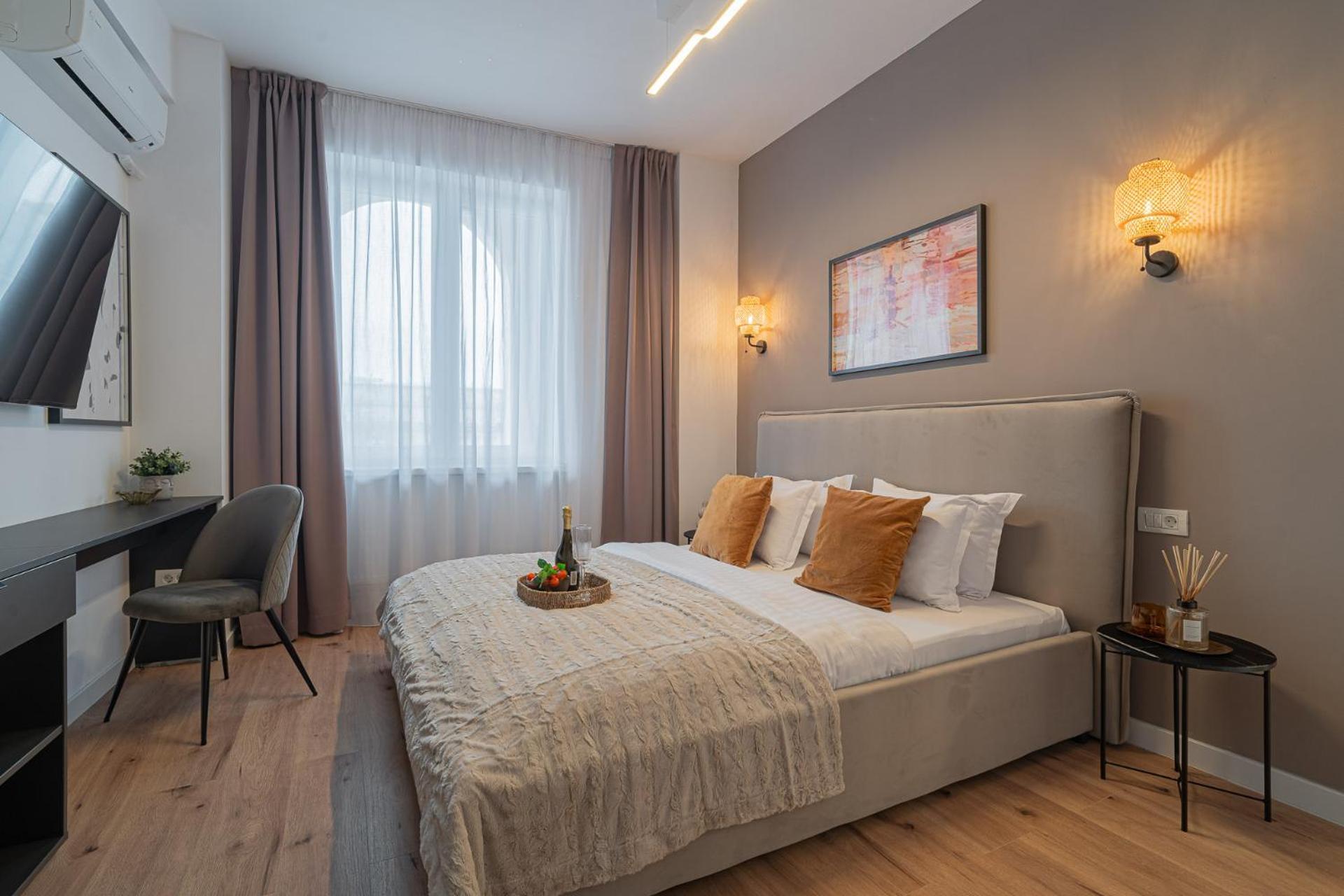 Loggia & Luxe 5Br Penthouse In Universitatii Area Bucureşti Exterior foto
