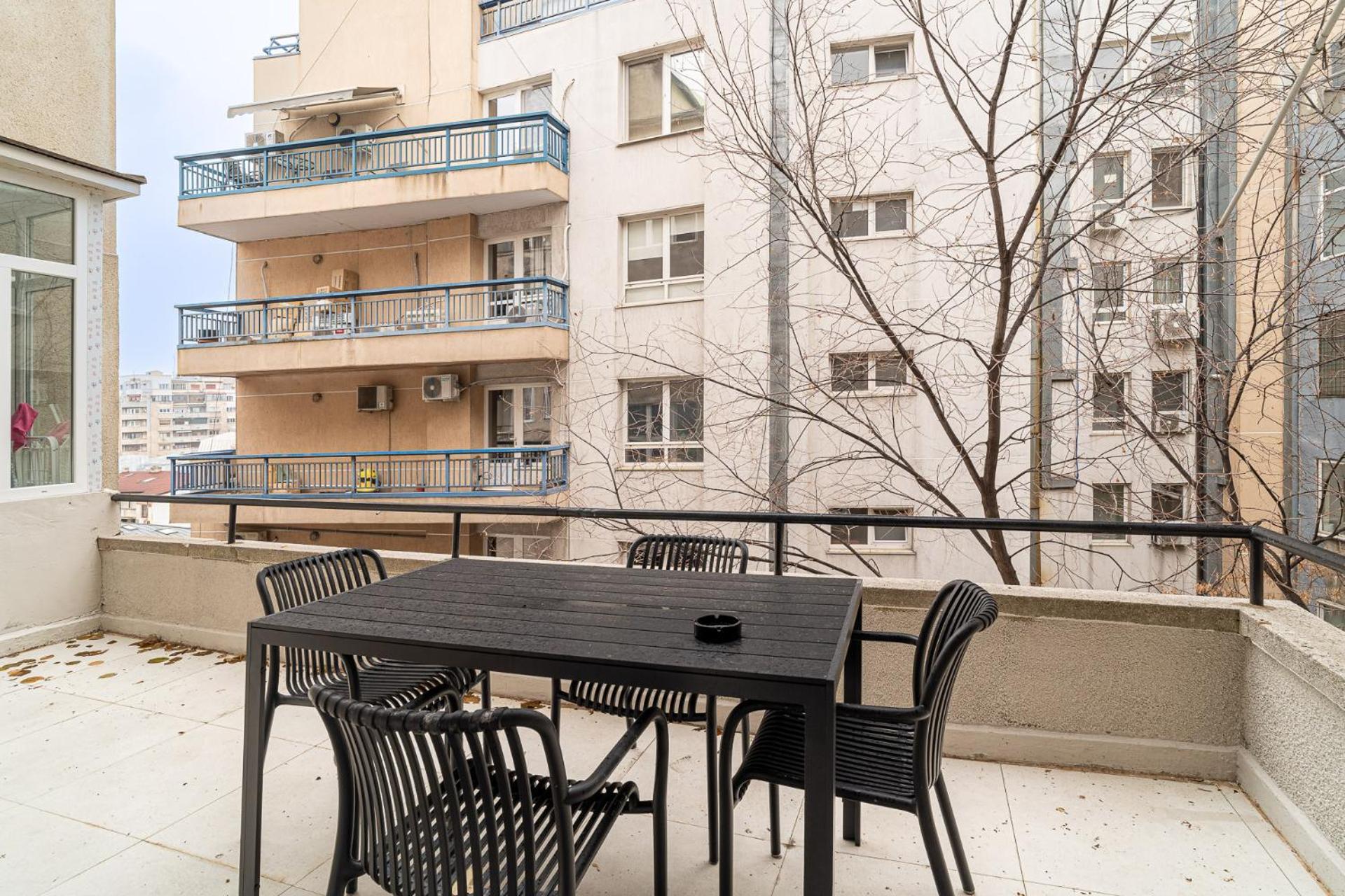 Loggia & Luxe 5Br Penthouse In Universitatii Area Bucureşti Exterior foto