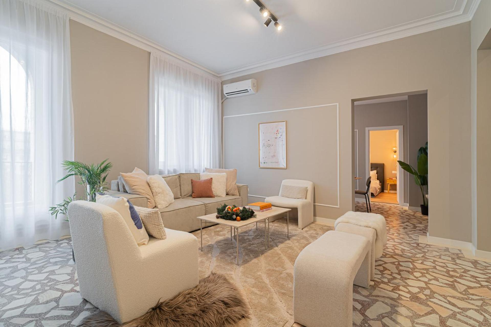 Loggia & Luxe 5Br Penthouse In Universitatii Area Bucureşti Exterior foto