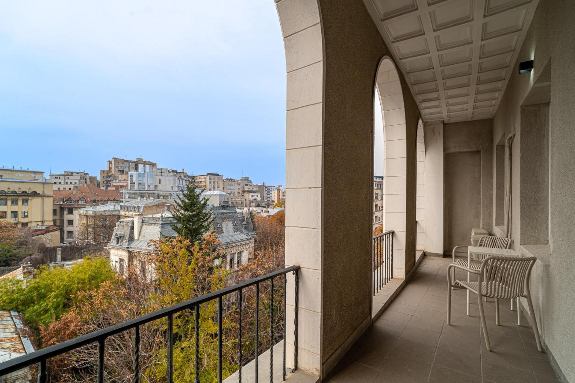 Loggia & Luxe 5Br Penthouse In Universitatii Area Bucureşti Exterior foto